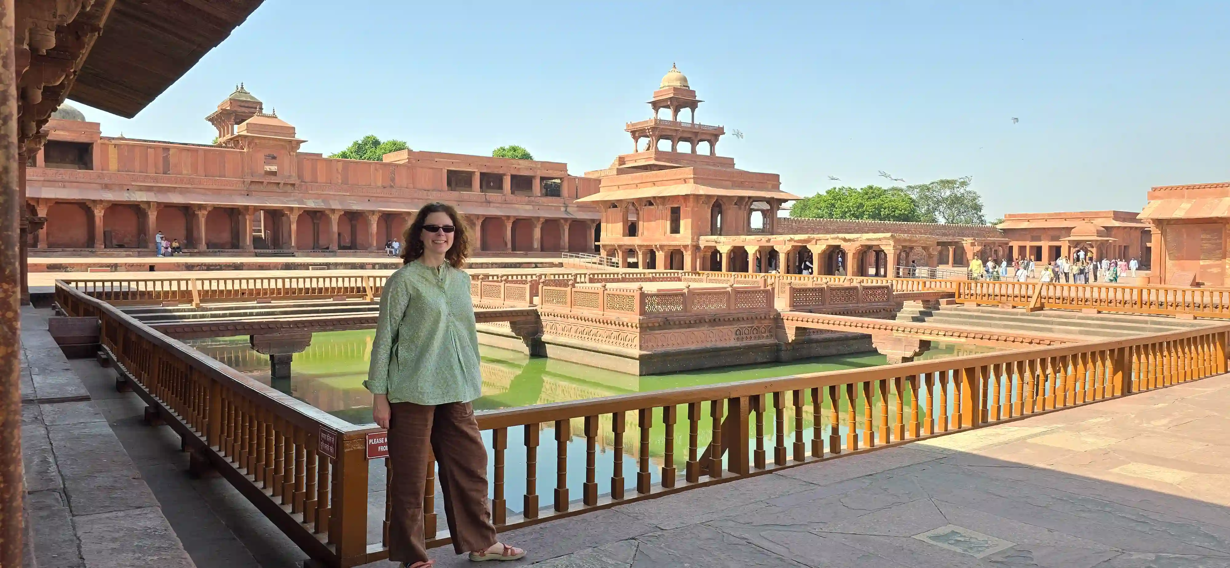 Dargah of Salim Chishti white marble jali screen &mdash; Fatehpur Sikri Jama Masjid courtyard